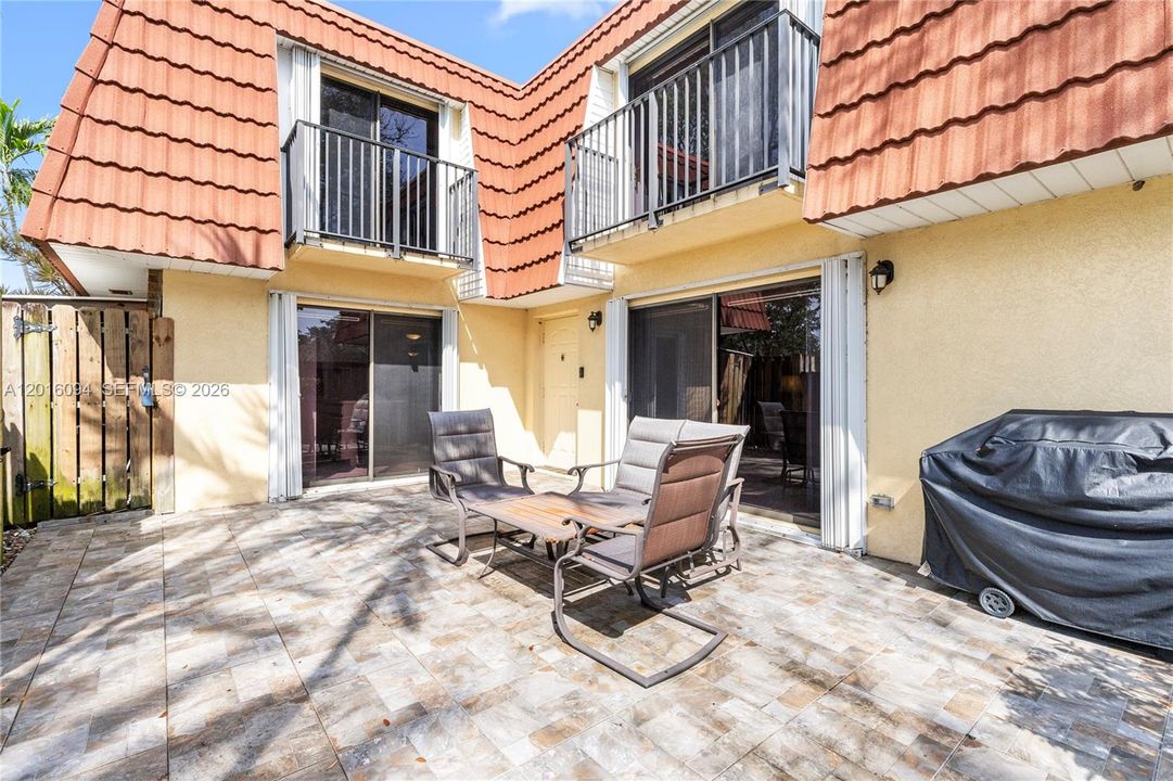 En Venta: $349,500 (2 camas, 2 baños, 1372 Pies cuadrados)