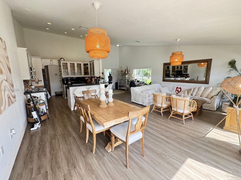 Active With Contract: $765,000 (3 beds, 2 baths, 1524 Square Feet)