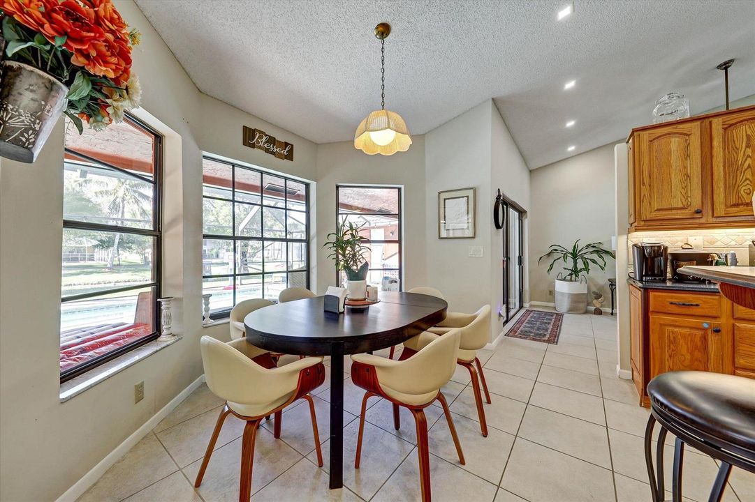 27-10966 NW 14th St-27
