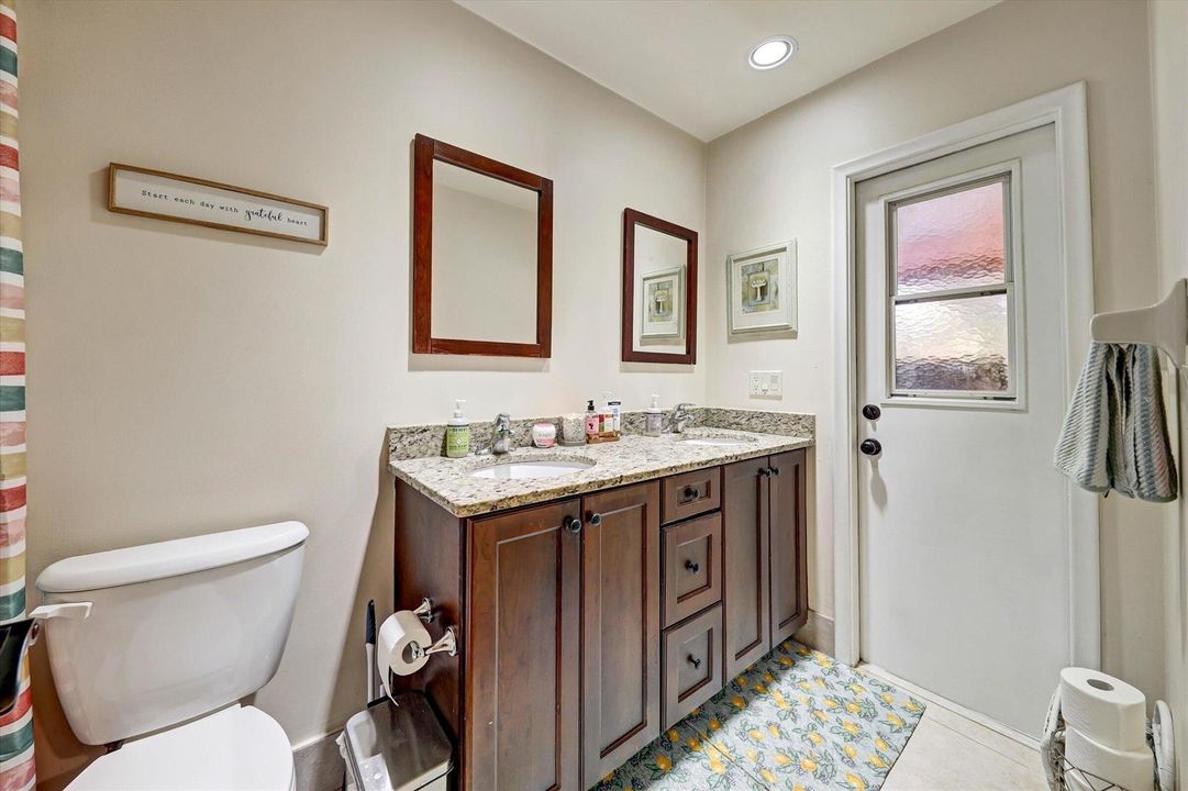 05-10966 NW 14th St-5