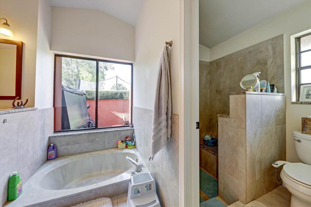 13-10966 NW 14th St-13