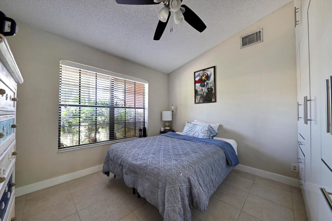 41-10966 NW 14th St-41