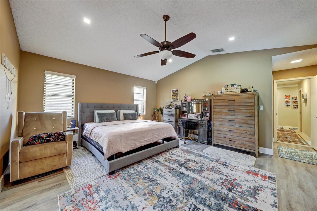 10-10966 NW 14th St-10