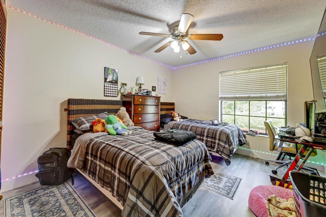 04-10966 NW 14th St-4