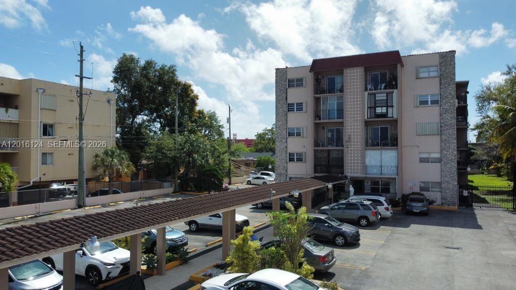 На продажу: $260,000 (2 спален, 1 ванн, 748 Квадратных фут)