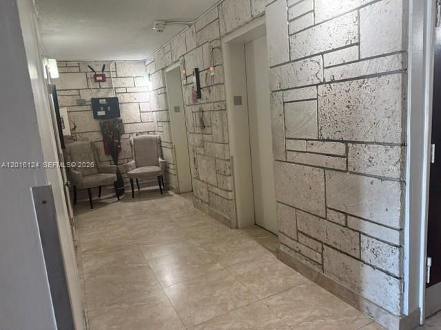 На продажу: $260,000 (2 спален, 1 ванн, 748 Квадратных фут)