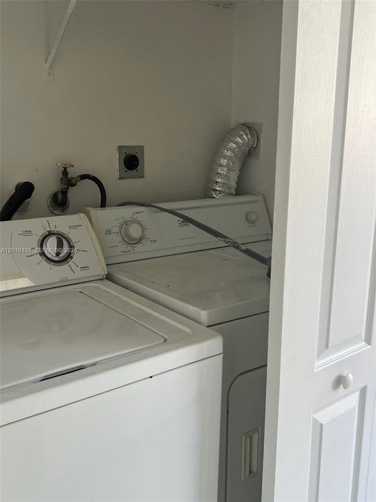 Activo con contrato: $285,000 (2 camas, 2 baños, 990 Pies cuadrados)