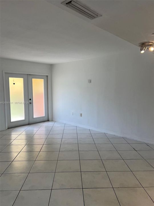 Activo con contrato: $285,000 (2 camas, 2 baños, 990 Pies cuadrados)