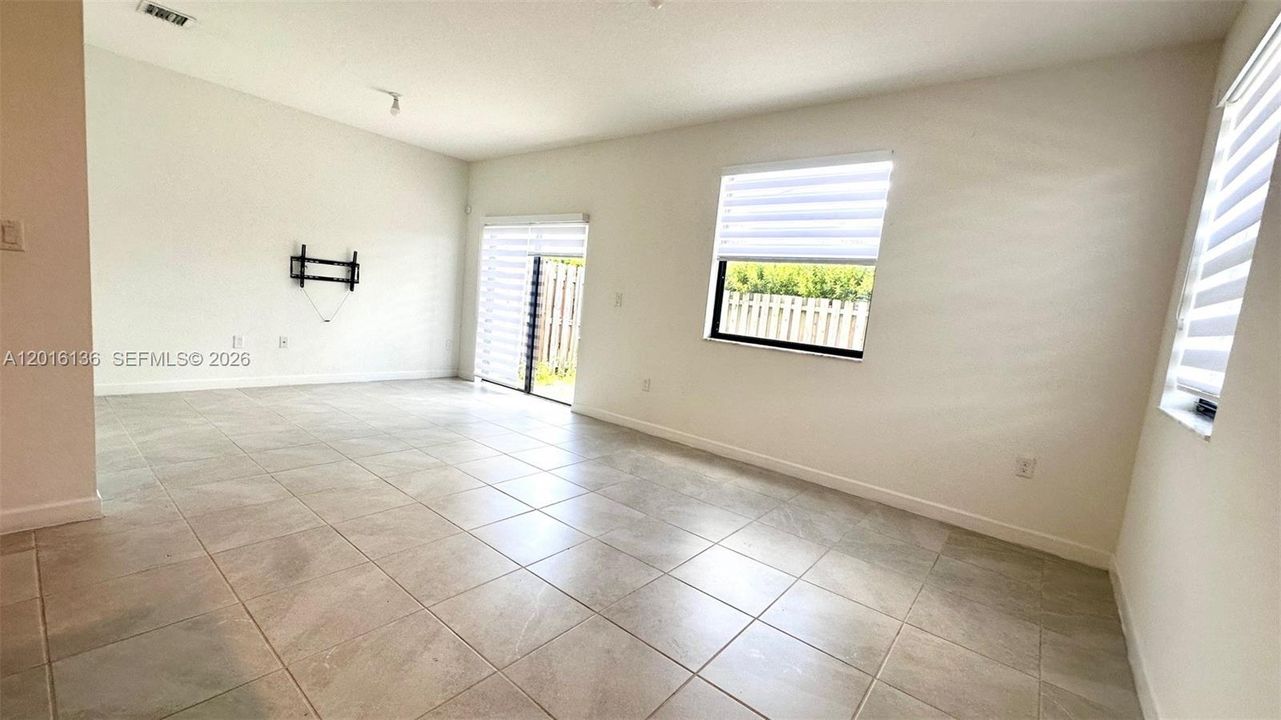 Active With Contract: $2,800 (4 beds, 2 baths, 1827 Square Feet)