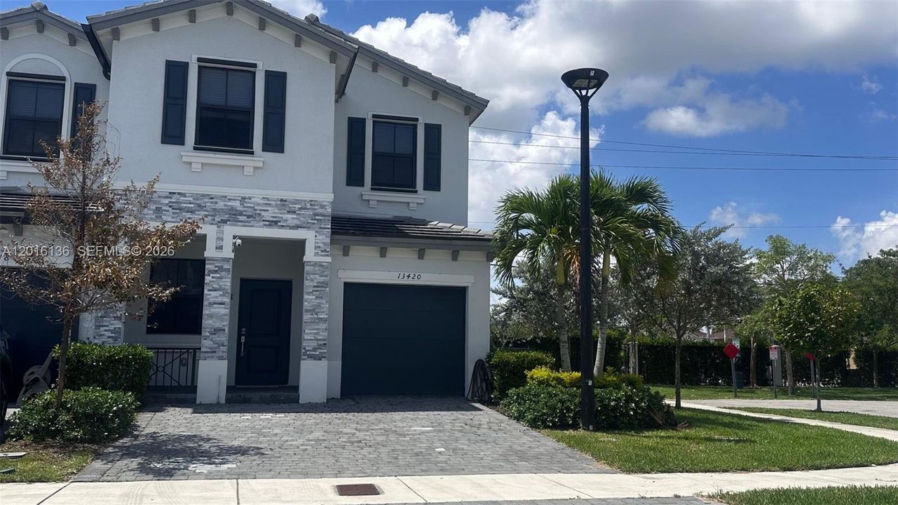 Active With Contract: $2,800 (4 beds, 2 baths, 1827 Square Feet)