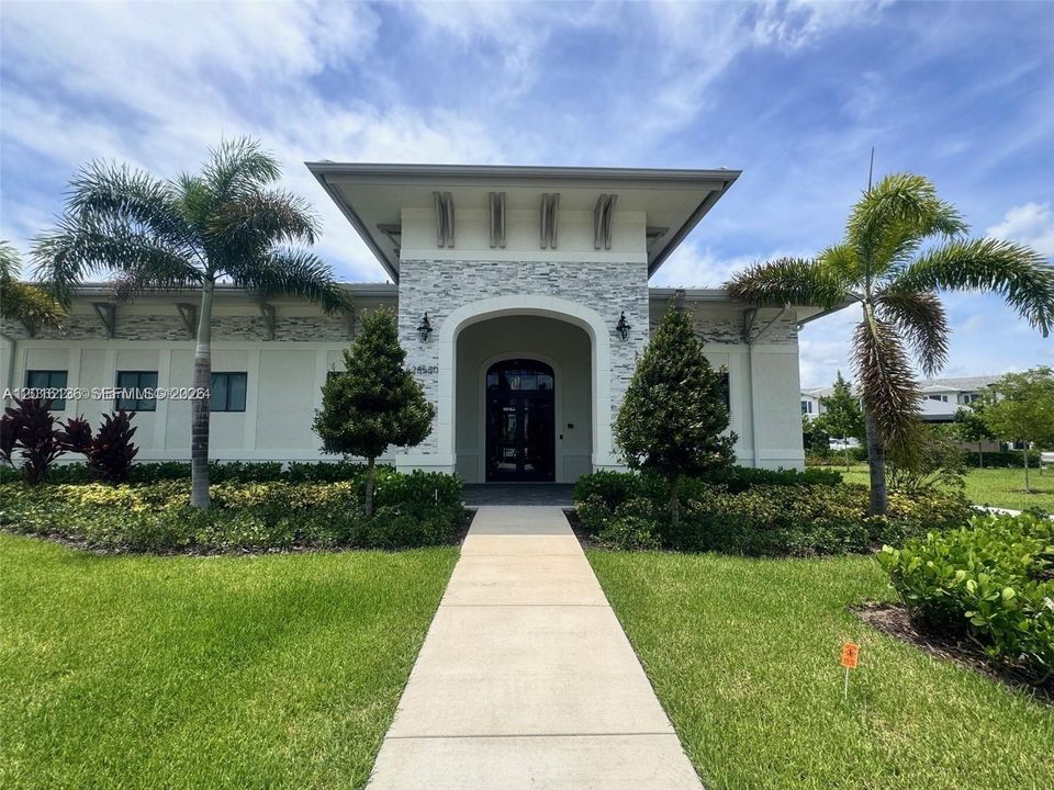 Active With Contract: $2,800 (4 beds, 2 baths, 1827 Square Feet)