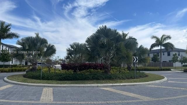 Active With Contract: $2,800 (4 beds, 2 baths, 1827 Square Feet)