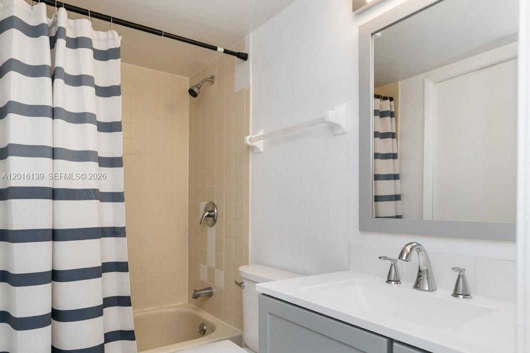For Rent: $2,500 (2 beds, 2 baths, 1272 Square Feet)