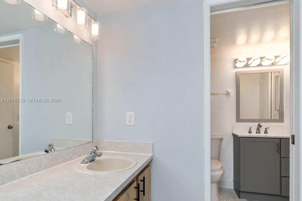 For Rent: $2,500 (2 beds, 2 baths, 1272 Square Feet)
