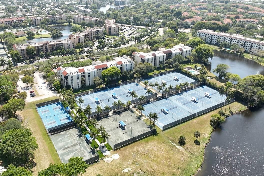 For Rent: $2,500 (2 beds, 2 baths, 1272 Square Feet)