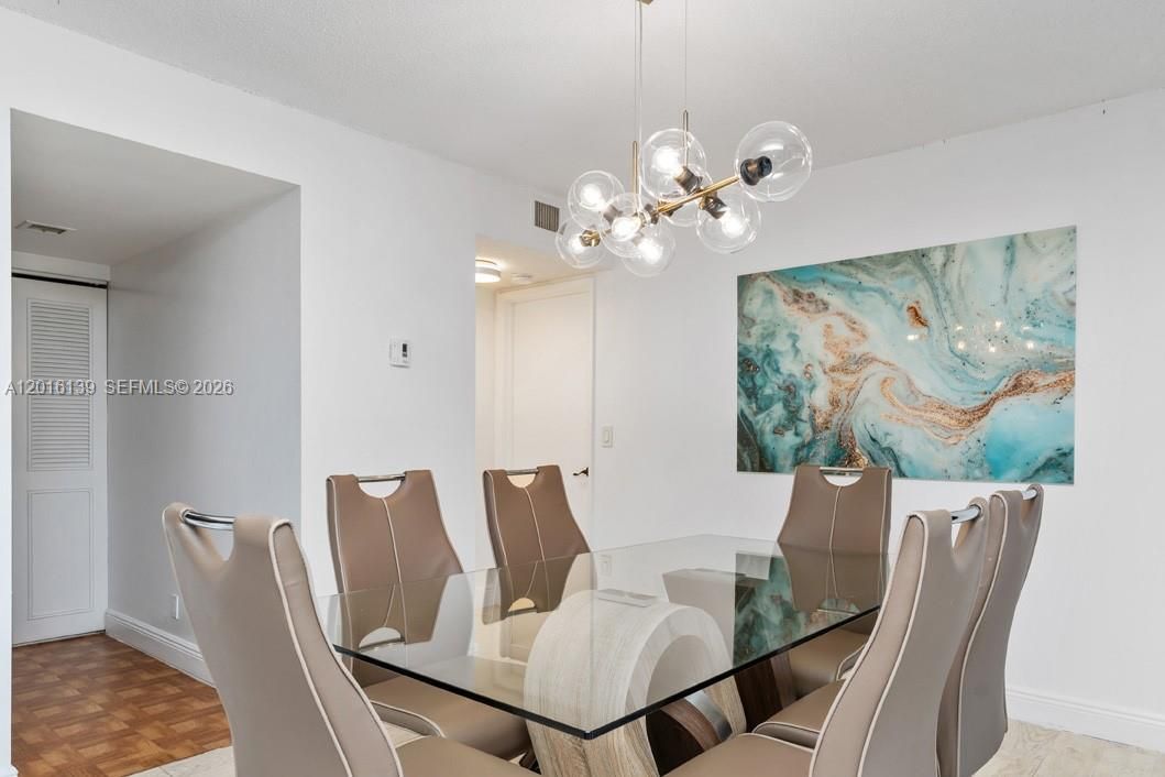 For Rent: $2,500 (2 beds, 2 baths, 1272 Square Feet)