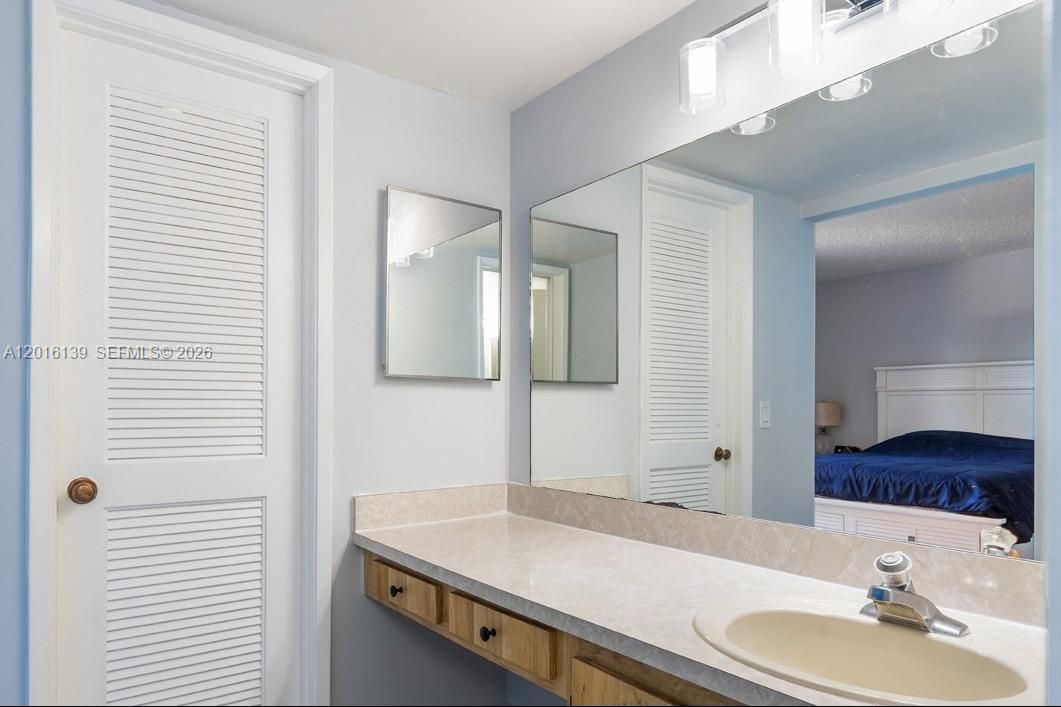 For Rent: $2,500 (2 beds, 2 baths, 1272 Square Feet)