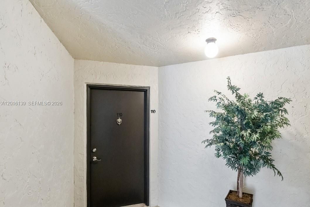For Rent: $2,500 (2 beds, 2 baths, 1272 Square Feet)