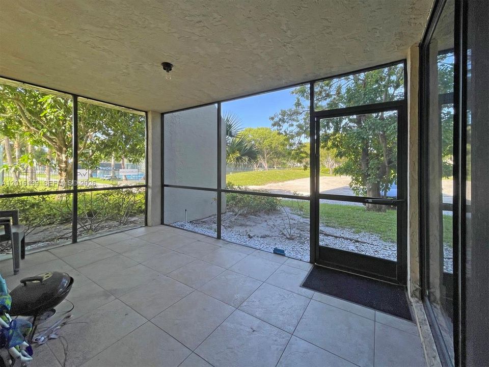 For Rent: $2,500 (2 beds, 2 baths, 1272 Square Feet)