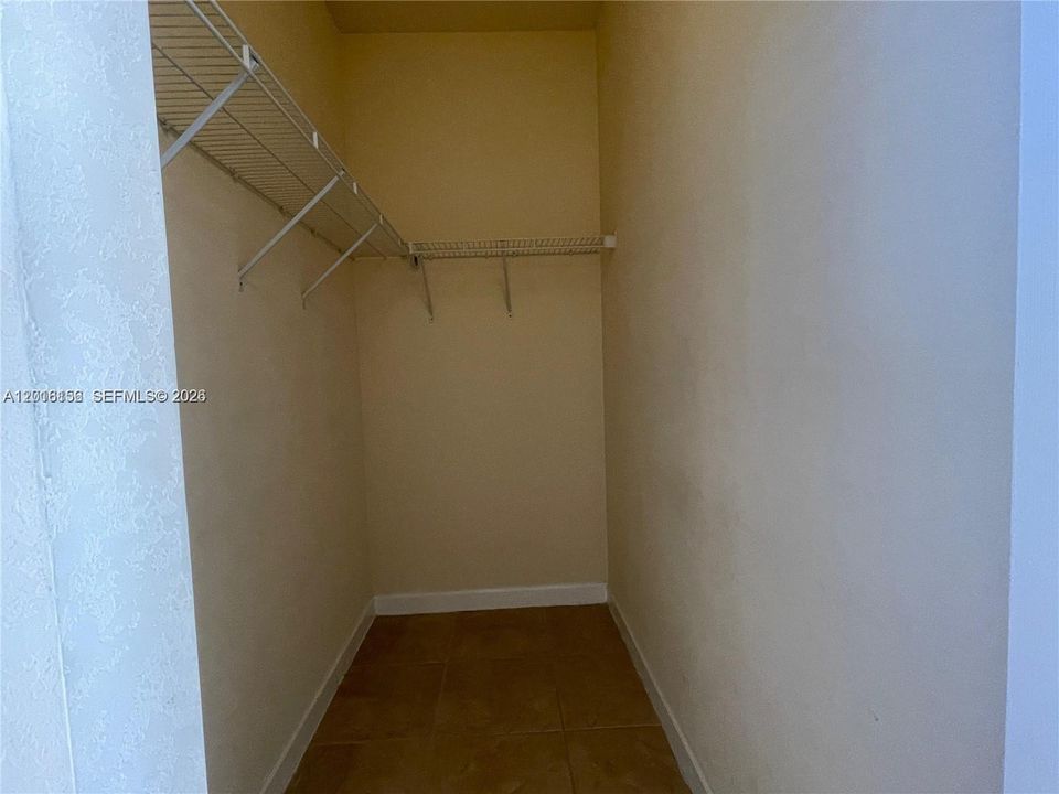 В аренду: $1,650 (0 спален, 1 ванн, 2312 Квадратных фут)