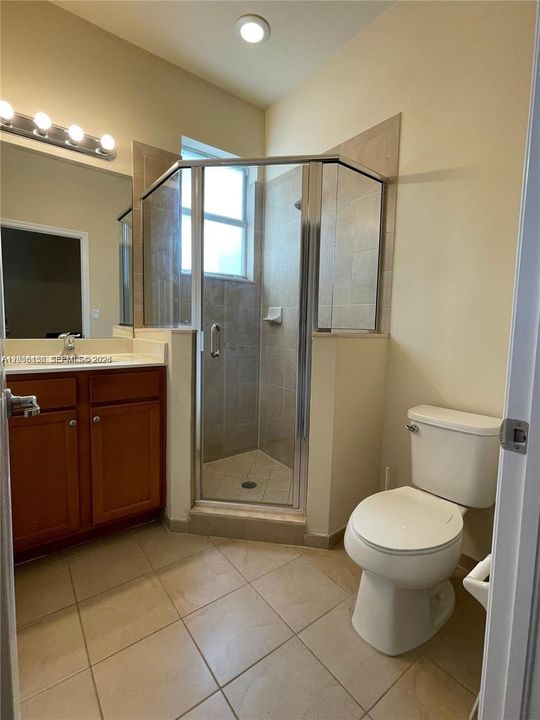 В аренду: $1,650 (0 спален, 1 ванн, 2312 Квадратных фут)
