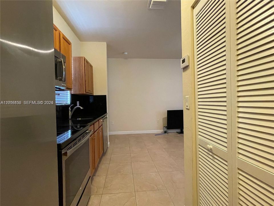 В аренду: $1,650 (0 спален, 1 ванн, 2312 Квадратных фут)