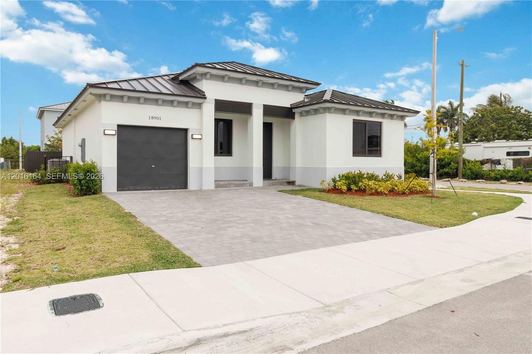 Active With Contract: $4,100 (4 beds, 2 baths, 1606 Square Feet)