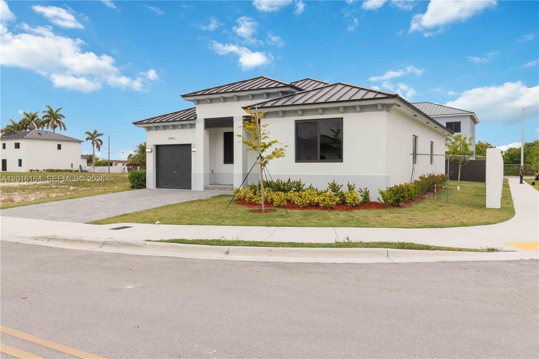 Active With Contract: $4,100 (4 beds, 2 baths, 1606 Square Feet)