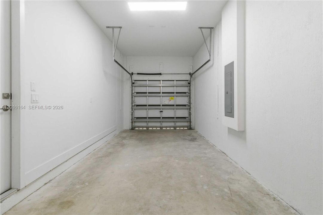 Active With Contract: $4,100 (4 beds, 2 baths, 1606 Square Feet)
