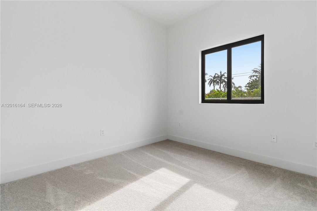 Active With Contract: $4,100 (4 beds, 2 baths, 1606 Square Feet)