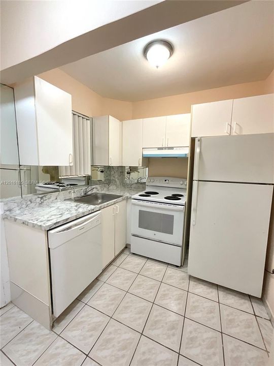 For Sale: $240,000 (2 beds, 1 baths, 789 Square Feet)
