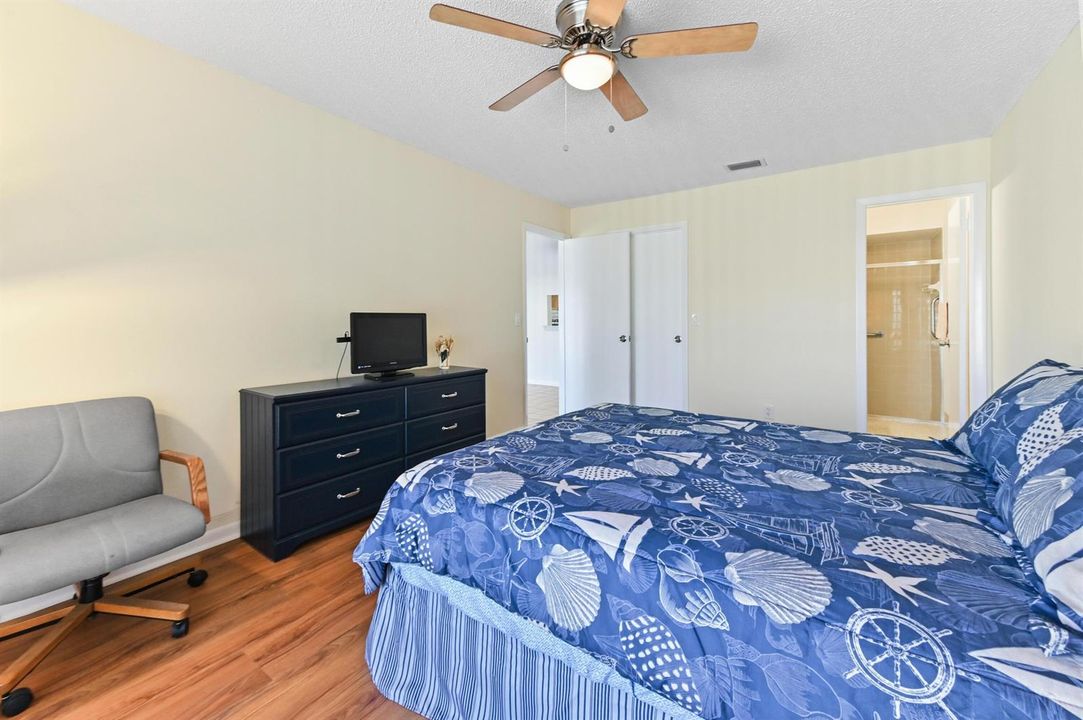 25 Bedroom 02