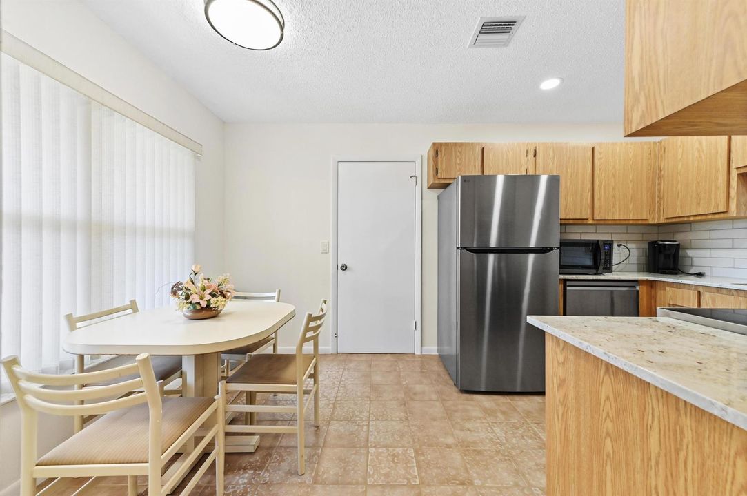 13 Dining Room 01