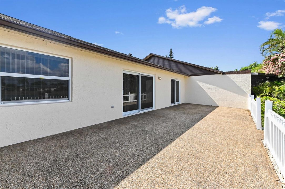 29 Patio 02