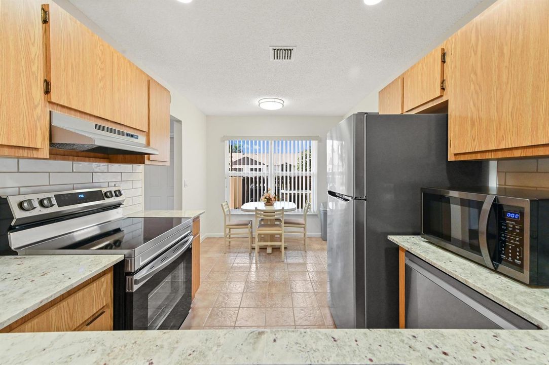 16 Kitchen 02