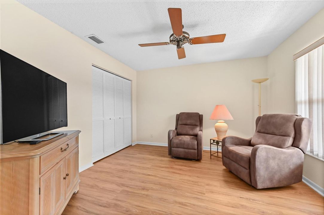17 family room 01