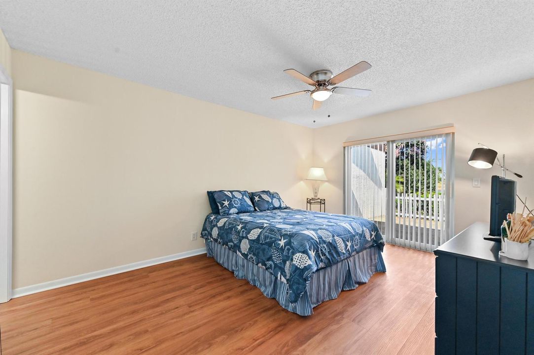 23 Bedroom 01
