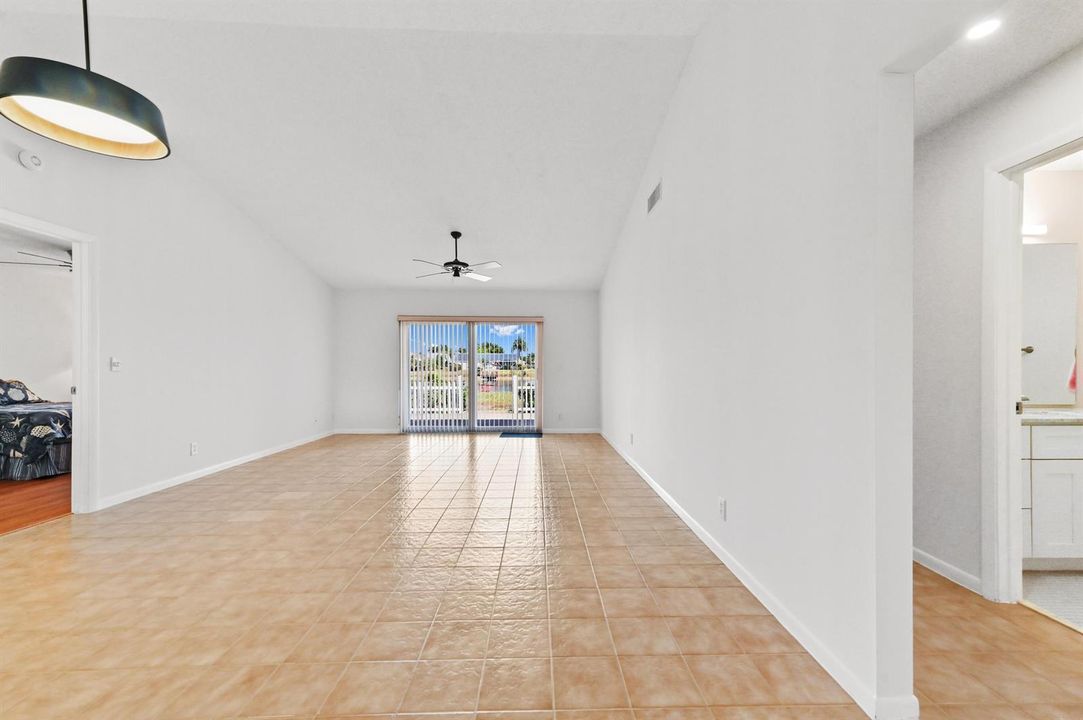 07 Dining area 01