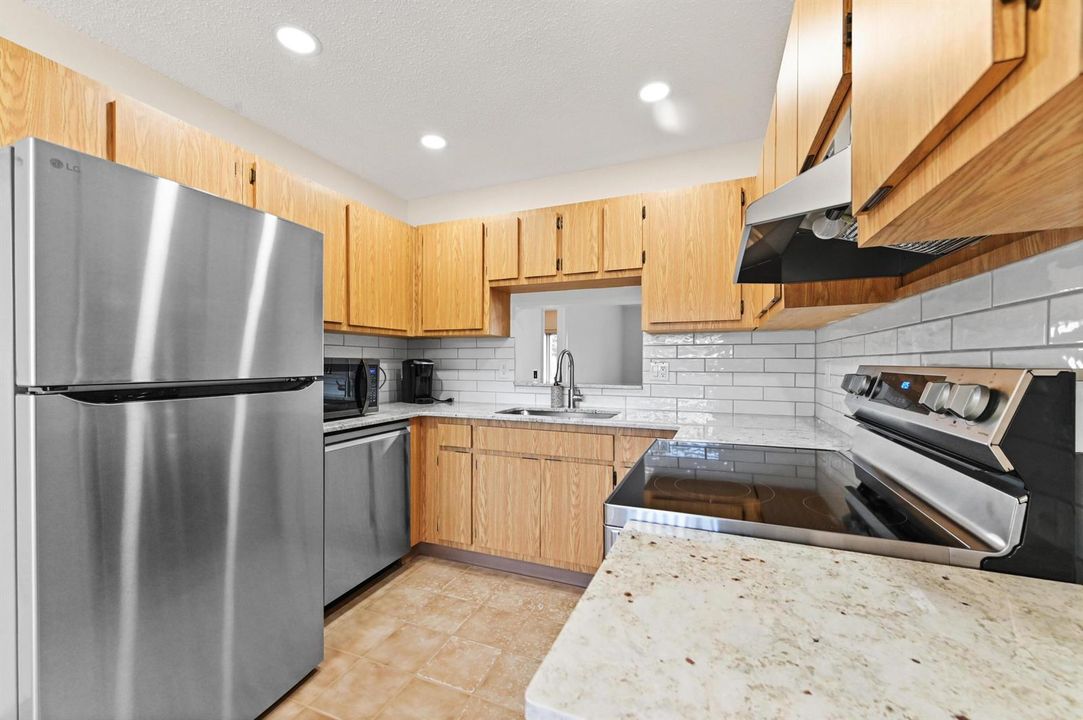 15 Kitchen 01