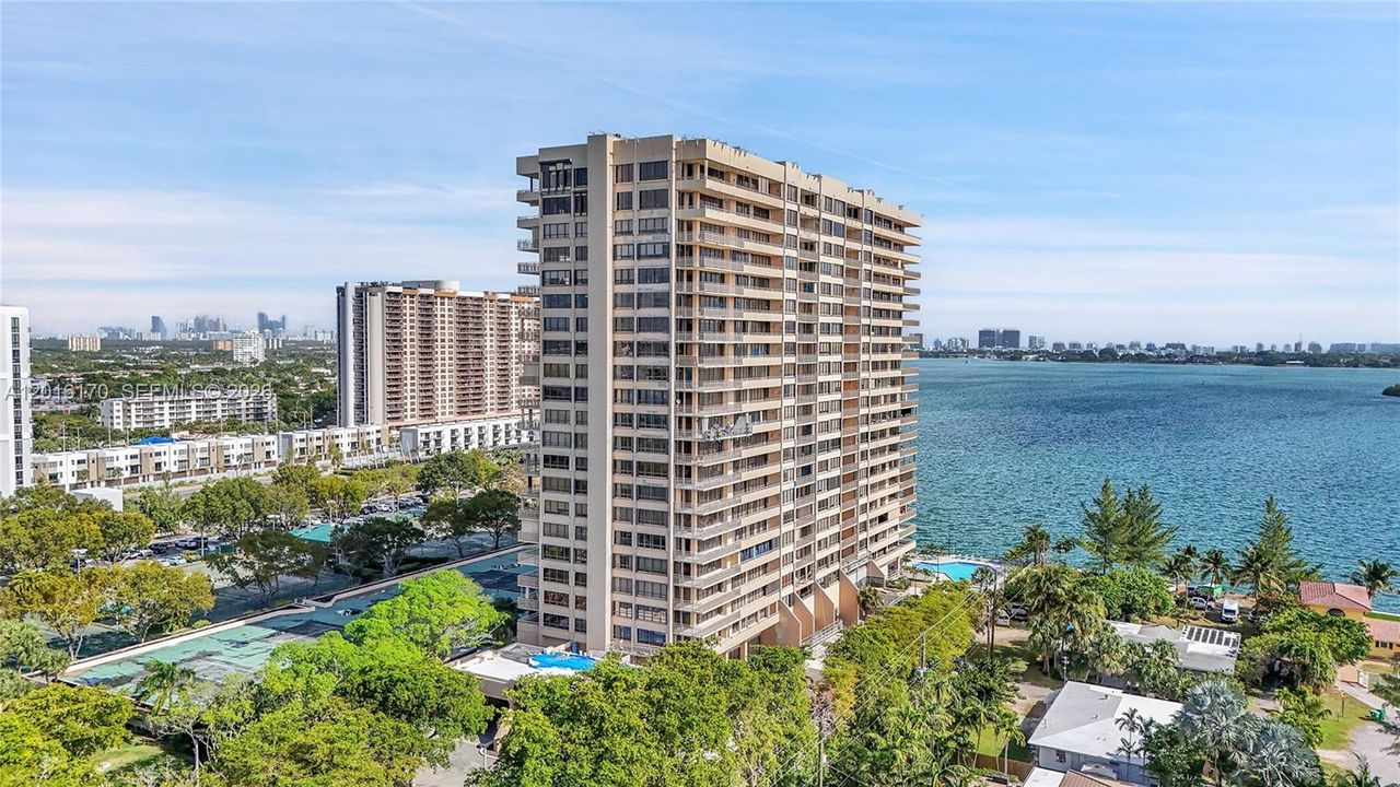En Venta: $349,000 (2 camas, 2 baños, 1811 Pies cuadrados)