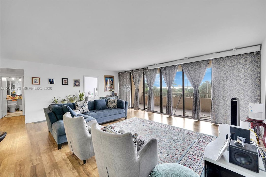 En Venta: $349,000 (2 camas, 2 baños, 1811 Pies cuadrados)