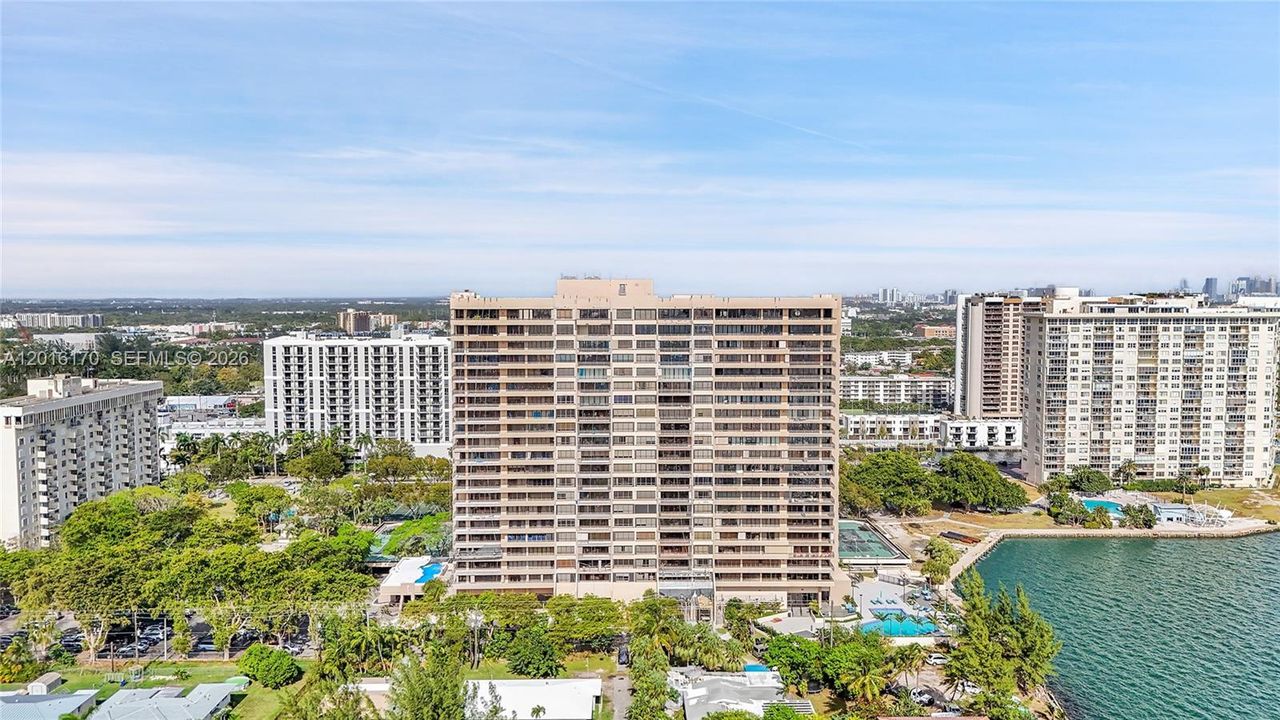 En Venta: $349,000 (2 camas, 2 baños, 1811 Pies cuadrados)