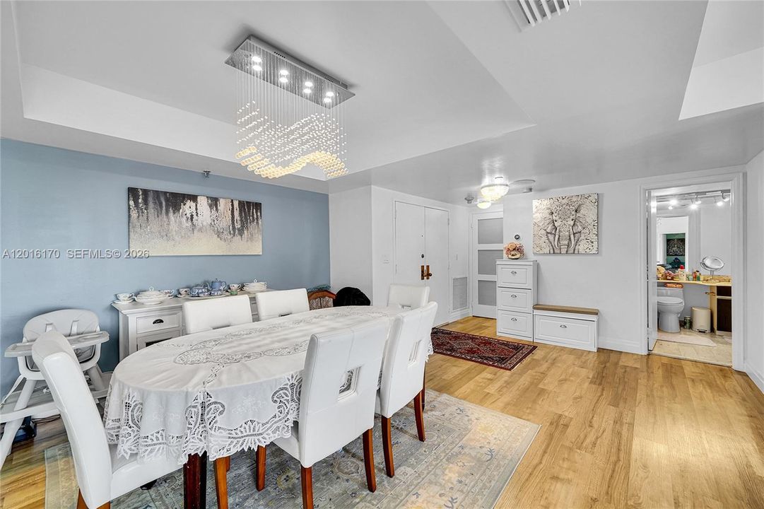 En Venta: $349,000 (2 camas, 2 baños, 1811 Pies cuadrados)