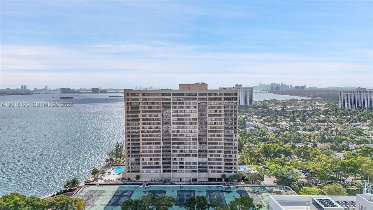 En Venta: $349,000 (2 camas, 2 baños, 1811 Pies cuadrados)
