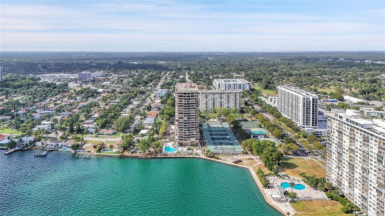 En Venta: $349,000 (2 camas, 2 baños, 1811 Pies cuadrados)