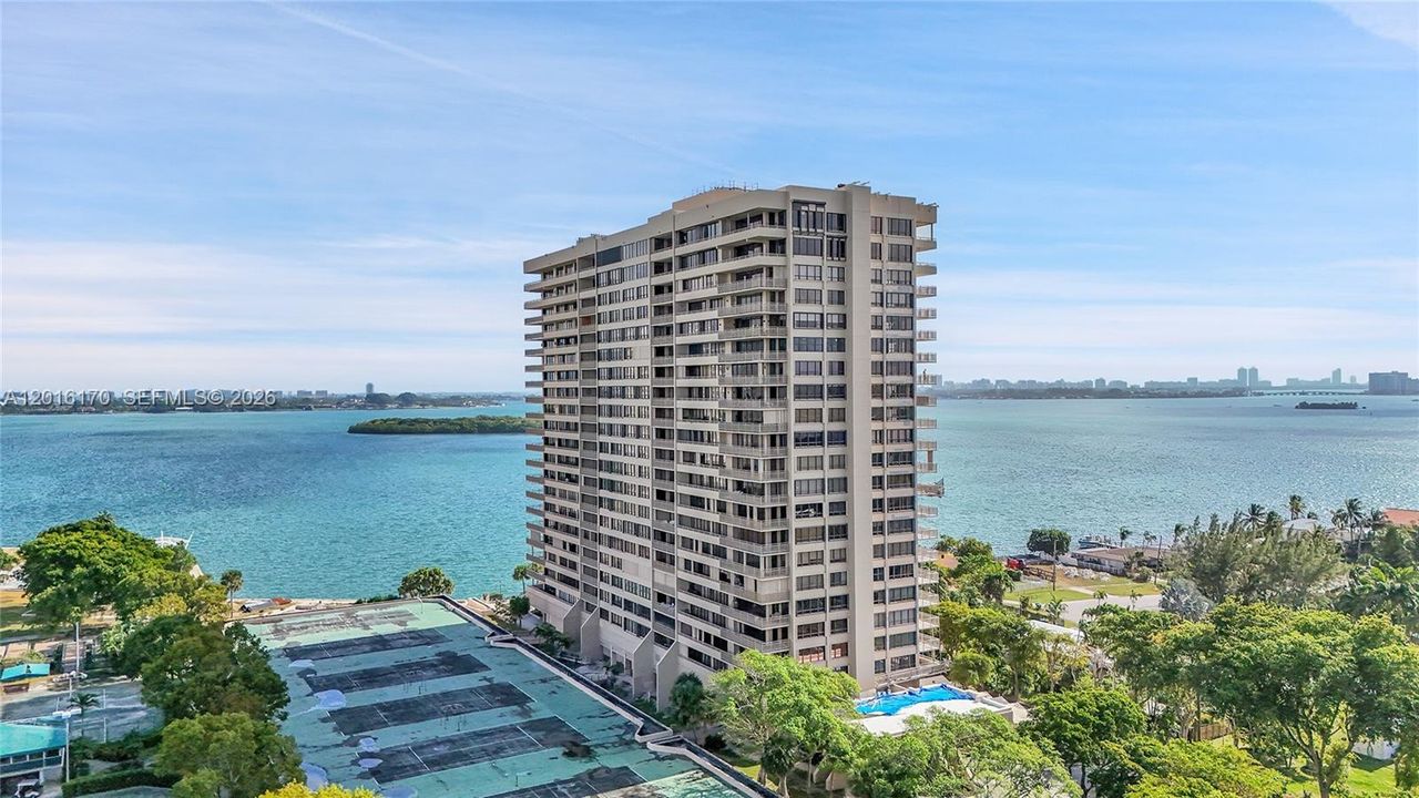 En Venta: $349,000 (2 camas, 2 baños, 1811 Pies cuadrados)