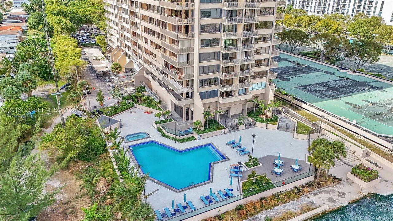 En Venta: $349,000 (2 camas, 2 baños, 1811 Pies cuadrados)