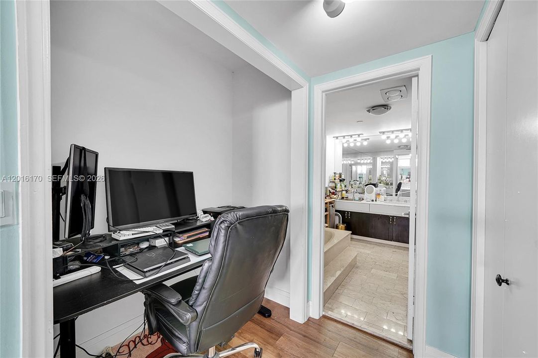 En Venta: $349,000 (2 camas, 2 baños, 1811 Pies cuadrados)