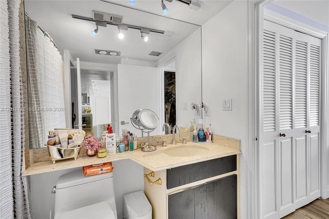 En Venta: $349,000 (2 camas, 2 baños, 1811 Pies cuadrados)