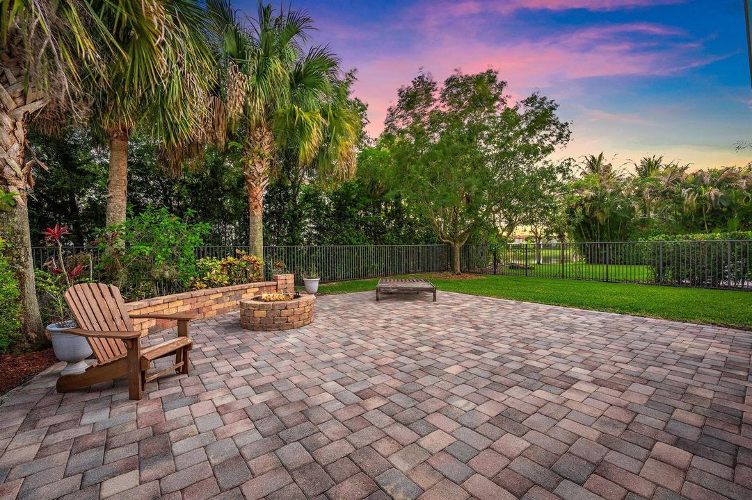 Fire Pit & Backyard